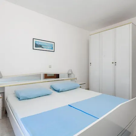 Apartment 2 Bedroom Awesome In Rab Barbat na Rabu