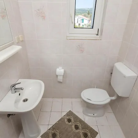 2 Bedroom Awesome In Rab