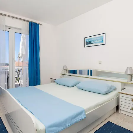 2 Bedroom Awesome In Rab