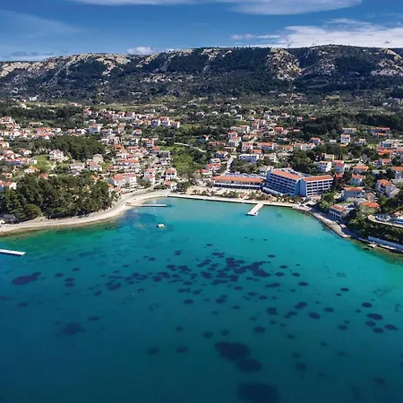 Appartement 2 Bedroom Awesome In Rab