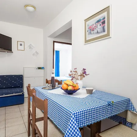 2 Bedroom Awesome In Rab Apartment Barbat na Rabu