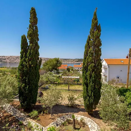 Апартаменты 2 Bedroom Awesome In Rab Barbat na Rabu