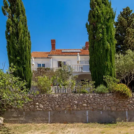 2 Bedroom Awesome In Rab